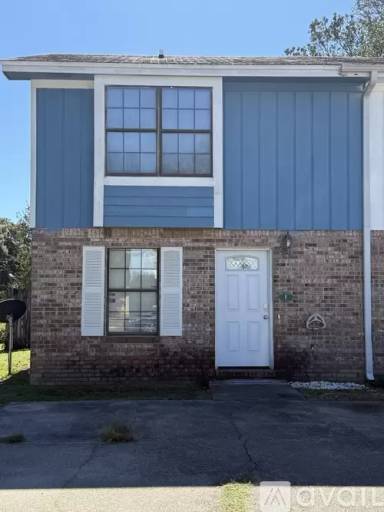 Main picture of 412 N Sea Ln NW