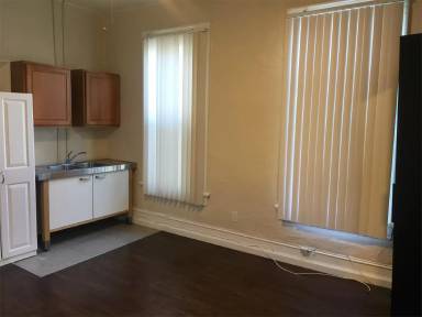 Main picture of 742 Market St