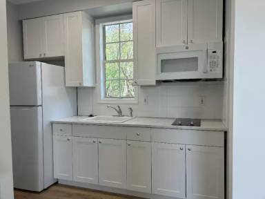 Main picture of 1860 Carnation St