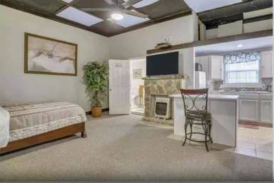 Main picture of 100 Strickland Dr