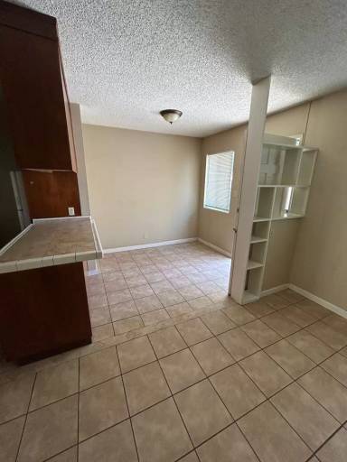 Main picture of 1148 W 7th St
