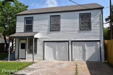 Main picture of 128 1/2 7th Ave N