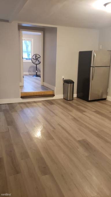 Main picture of 991 Broadway