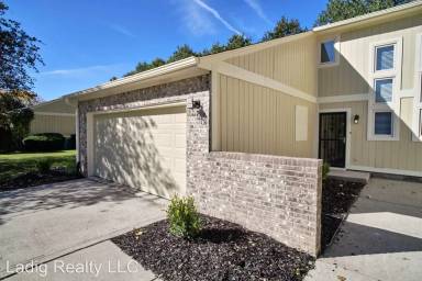 Main picture of 9746 Lake Shore Dr E
