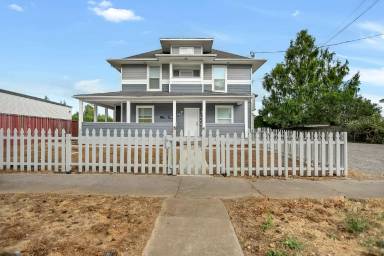 Main picture of 450 SE 5th Ave