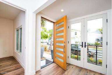 Main picture of 2341 Beach Ave