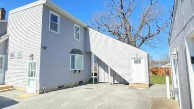 Main picture of 304 Elsmere St