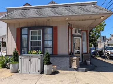 Main picture of 352 Jefferson Ave