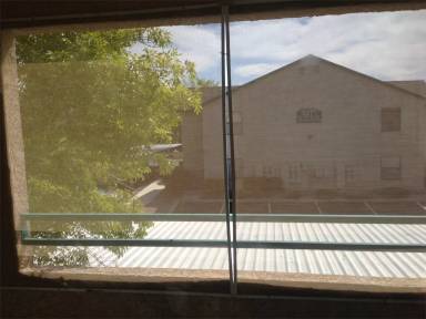 Main picture of 5211 Lindell Rd
