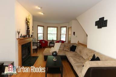 Main picture of 1527 W School St