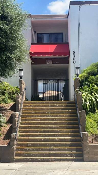 Main picture of 5300 Canyon Crest Dr