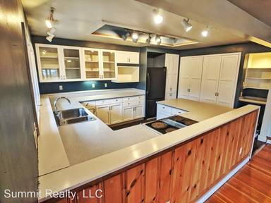 Main picture of 609 Main St