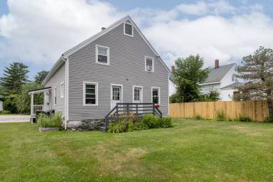 Main picture of 140 Sawyer St