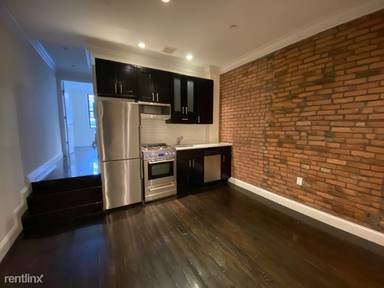 Main picture of 405 E 82nd St