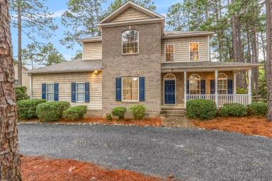 Main picture of 5 Catalpa Ln N