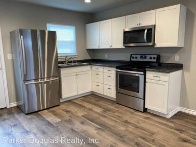 Main picture of 320 W 6th St