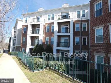 Main picture of 2465 Army Navy Dr