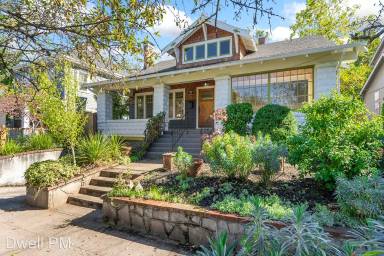 Main picture of 5622 NE 10th Ave