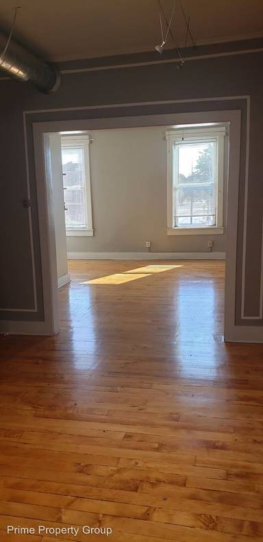 Main picture of 415 1/2 N Neil St