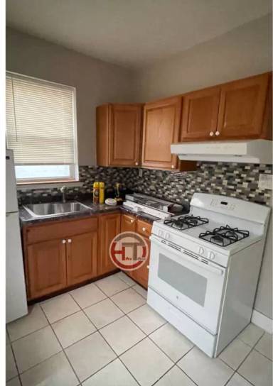 Main picture of 2953 Harding Ave