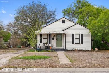 Main picture of 716 E Warren Ave
