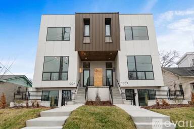 Main picture of 1007 Summit Ave