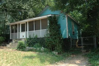 Main picture of 130 1/2 Easy St