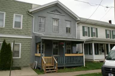 Main picture of 123 Center St