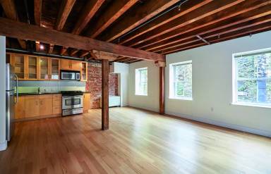 Main picture of 214 Front St