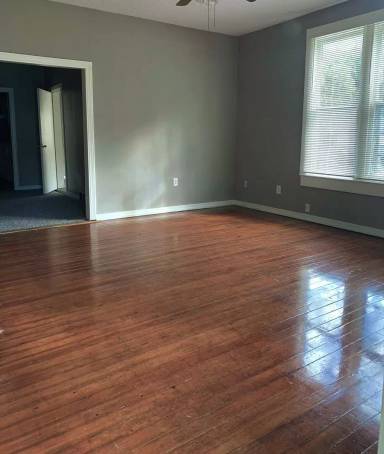 Main picture of 215 S 12th St