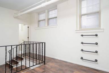 Main picture of 1000 W Franklin Ave