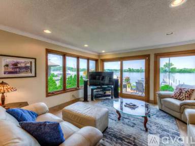 Main picture of 2815 McKenzie Point Rd