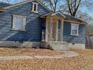 Main picture of 272 Ellis Ave