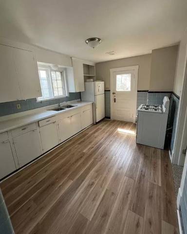 Main picture of 347 W 23rd St