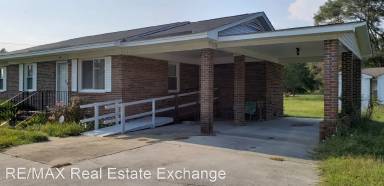 Main picture of 114 E Walnut St