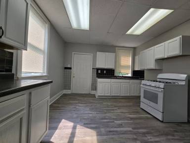 Main picture of 2311 Maplewood Ave