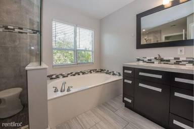 Main picture of 9121 Villa Palma Ln