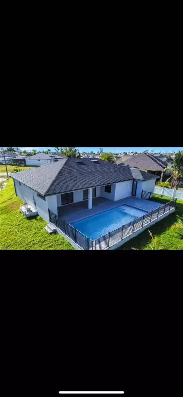 Main picture of 403 SW 35th Pl