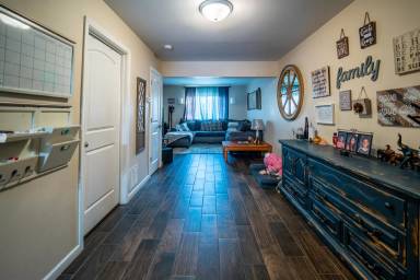 Main picture of 2581 Parkview St