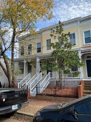 Main picture of 3 S Vine St