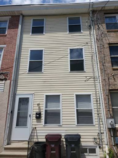 Main picture of 319 S Jackson St