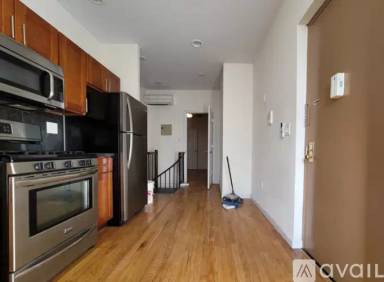 Main picture of 677 Lincoln Pl