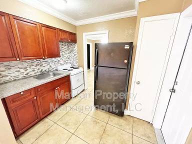 Main picture of 95 NW 39th St