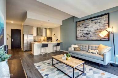 Main picture of 641 N Wells St