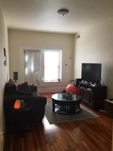 Main picture of 1463 Beacon St