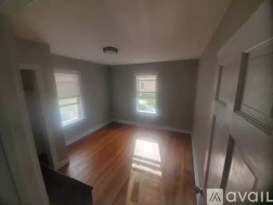 Main picture of 2 Oak St