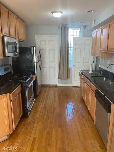 Main picture of 3618 W Augusta Blvd
