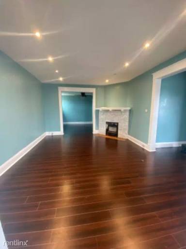 Main picture of 2566 Broadway St