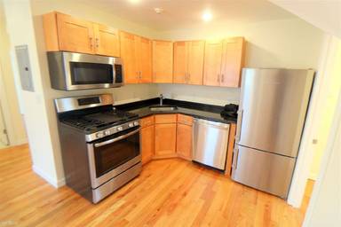 Main picture of 63 W Main St