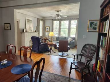 Main picture of 1302 E Victory Dr